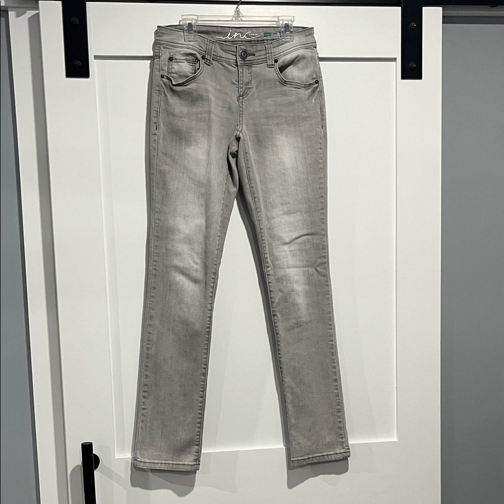 INC International Concepts Light Gray Straight Jeans:skinny leg  curvy fit